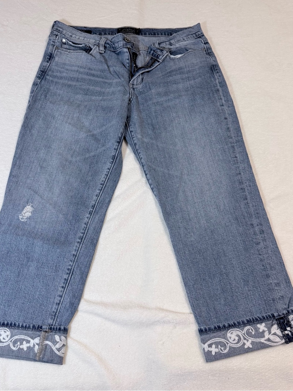 Lucky BrandWomen's Light Blue Distressed and Embroidered Cuff Jeans - Size 12/31